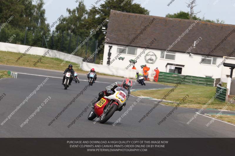 Vintage motorcycle club;eventdigitalimages;mallory park;mallory park trackday photographs;no limits trackdays;peter wileman photography;trackday digital images;trackday photos;vmcc festival 1000 bikes photographs