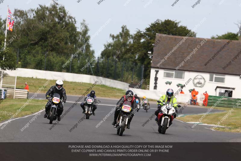 Vintage motorcycle club;eventdigitalimages;mallory park;mallory park trackday photographs;no limits trackdays;peter wileman photography;trackday digital images;trackday photos;vmcc festival 1000 bikes photographs