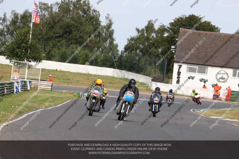 Vintage motorcycle club;eventdigitalimages;mallory park;mallory park trackday photographs;no limits trackdays;peter wileman photography;trackday digital images;trackday photos;vmcc festival 1000 bikes photographs