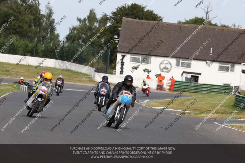 Vintage motorcycle club;eventdigitalimages;mallory park;mallory park trackday photographs;no limits trackdays;peter wileman photography;trackday digital images;trackday photos;vmcc festival 1000 bikes photographs