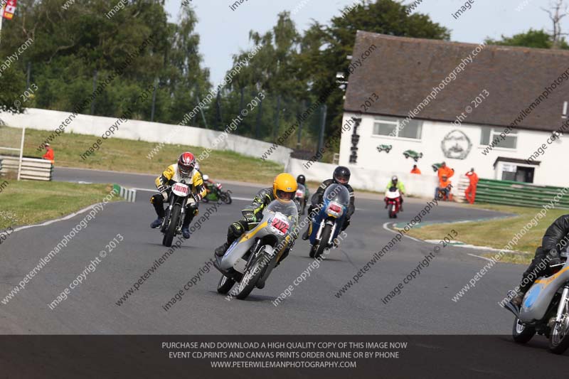 Vintage motorcycle club;eventdigitalimages;mallory park;mallory park trackday photographs;no limits trackdays;peter wileman photography;trackday digital images;trackday photos;vmcc festival 1000 bikes photographs