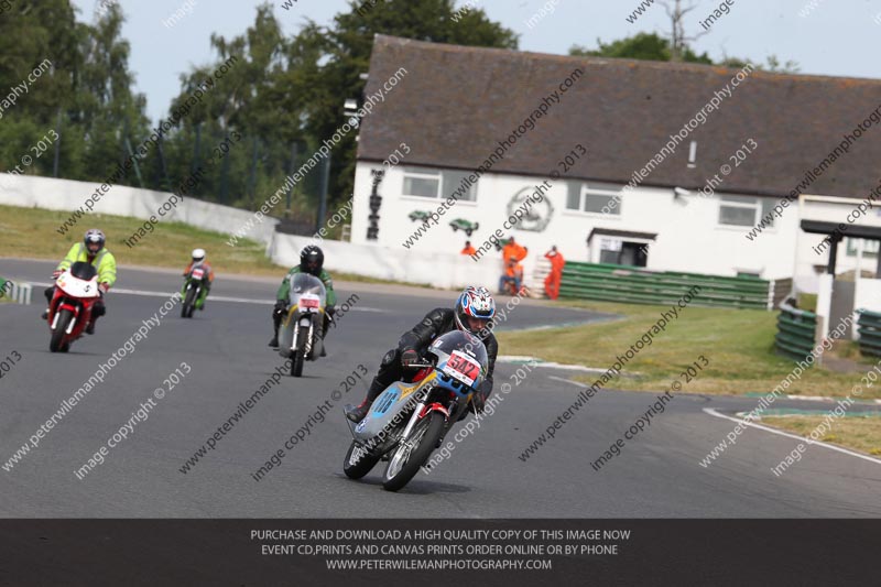 Vintage motorcycle club;eventdigitalimages;mallory park;mallory park trackday photographs;no limits trackdays;peter wileman photography;trackday digital images;trackday photos;vmcc festival 1000 bikes photographs