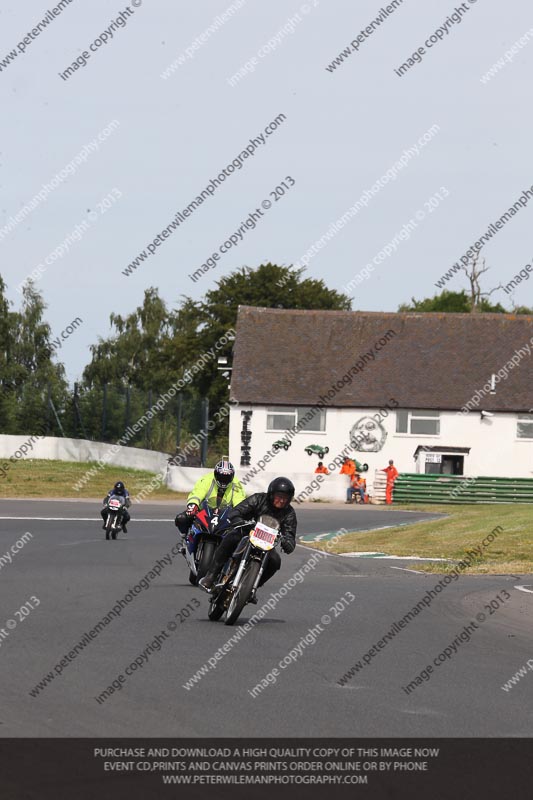 Vintage motorcycle club;eventdigitalimages;mallory park;mallory park trackday photographs;no limits trackdays;peter wileman photography;trackday digital images;trackday photos;vmcc festival 1000 bikes photographs