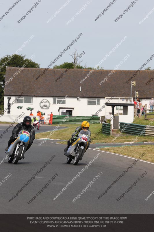 Vintage motorcycle club;eventdigitalimages;mallory park;mallory park trackday photographs;no limits trackdays;peter wileman photography;trackday digital images;trackday photos;vmcc festival 1000 bikes photographs