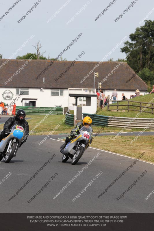 Vintage motorcycle club;eventdigitalimages;mallory park;mallory park trackday photographs;no limits trackdays;peter wileman photography;trackday digital images;trackday photos;vmcc festival 1000 bikes photographs