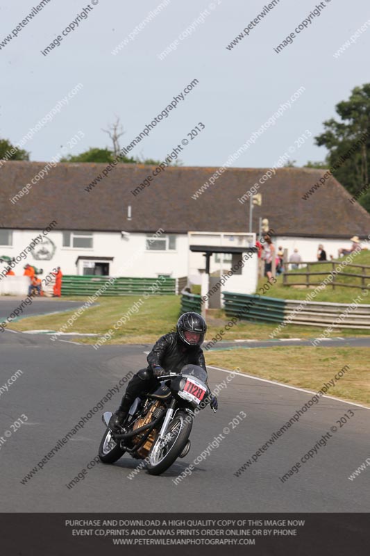 Vintage motorcycle club;eventdigitalimages;mallory park;mallory park trackday photographs;no limits trackdays;peter wileman photography;trackday digital images;trackday photos;vmcc festival 1000 bikes photographs