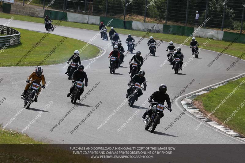 Vintage motorcycle club;eventdigitalimages;mallory park;mallory park trackday photographs;no limits trackdays;peter wileman photography;trackday digital images;trackday photos;vmcc festival 1000 bikes photographs