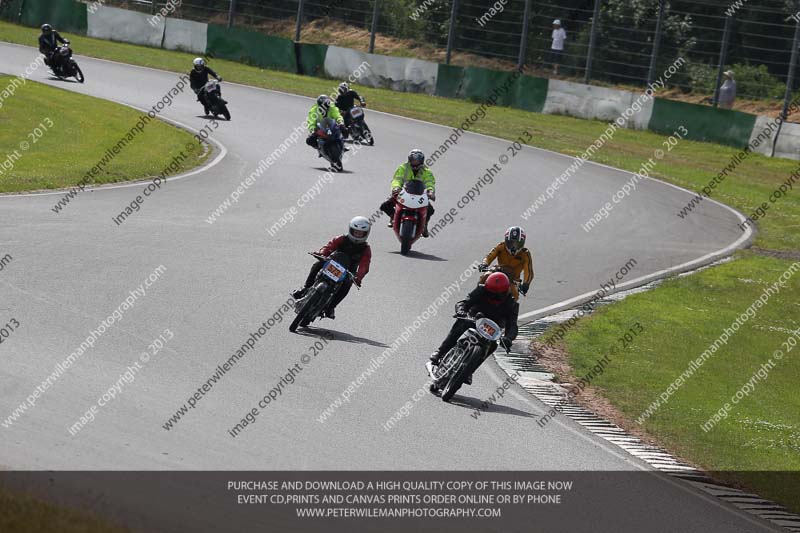 Vintage motorcycle club;eventdigitalimages;mallory park;mallory park trackday photographs;no limits trackdays;peter wileman photography;trackday digital images;trackday photos;vmcc festival 1000 bikes photographs