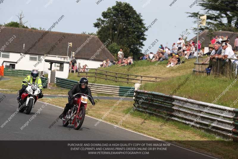 Vintage motorcycle club;eventdigitalimages;mallory park;mallory park trackday photographs;no limits trackdays;peter wileman photography;trackday digital images;trackday photos;vmcc festival 1000 bikes photographs