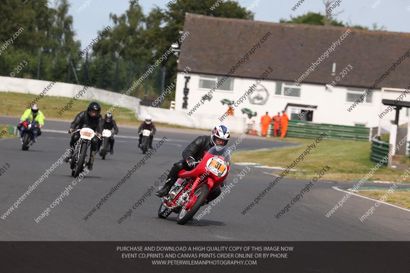 Vintage motorcycle club;eventdigitalimages;mallory park;mallory park trackday photographs;no limits trackdays;peter wileman photography;trackday digital images;trackday photos;vmcc festival 1000 bikes photographs