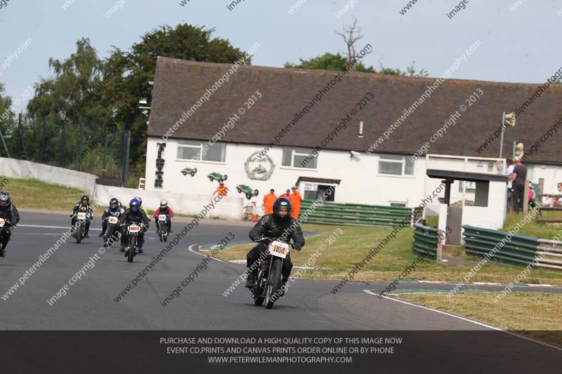 Vintage motorcycle club;eventdigitalimages;mallory park;mallory park trackday photographs;no limits trackdays;peter wileman photography;trackday digital images;trackday photos;vmcc festival 1000 bikes photographs