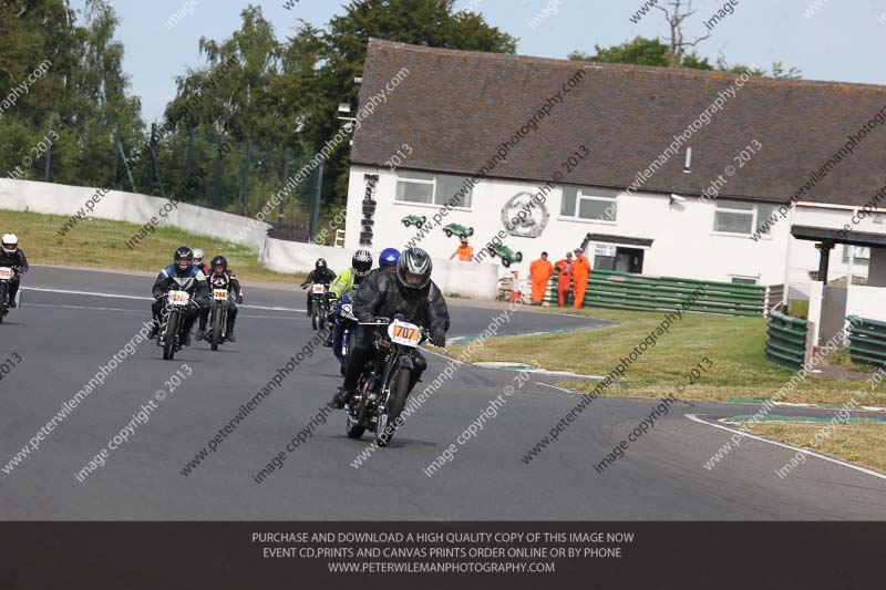 Vintage motorcycle club;eventdigitalimages;mallory park;mallory park trackday photographs;no limits trackdays;peter wileman photography;trackday digital images;trackday photos;vmcc festival 1000 bikes photographs