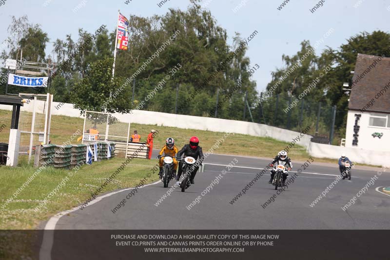 Vintage motorcycle club;eventdigitalimages;mallory park;mallory park trackday photographs;no limits trackdays;peter wileman photography;trackday digital images;trackday photos;vmcc festival 1000 bikes photographs