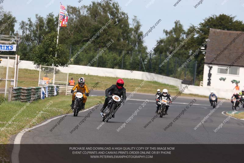 Vintage motorcycle club;eventdigitalimages;mallory park;mallory park trackday photographs;no limits trackdays;peter wileman photography;trackday digital images;trackday photos;vmcc festival 1000 bikes photographs