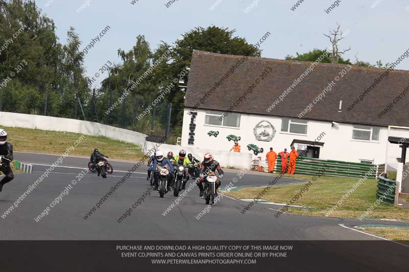 Vintage motorcycle club;eventdigitalimages;mallory park;mallory park trackday photographs;no limits trackdays;peter wileman photography;trackday digital images;trackday photos;vmcc festival 1000 bikes photographs