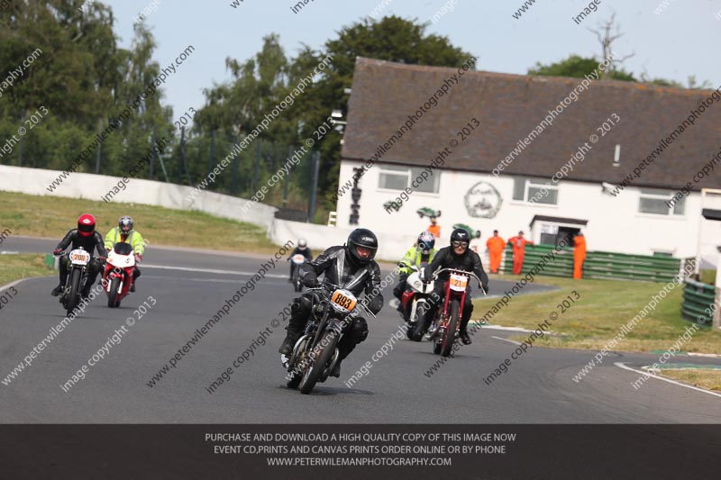 Vintage motorcycle club;eventdigitalimages;mallory park;mallory park trackday photographs;no limits trackdays;peter wileman photography;trackday digital images;trackday photos;vmcc festival 1000 bikes photographs