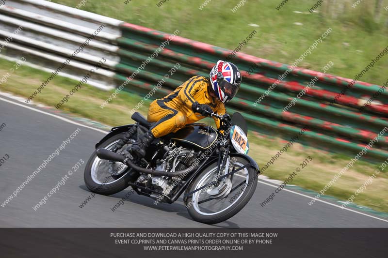 Vintage motorcycle club;eventdigitalimages;mallory park;mallory park trackday photographs;no limits trackdays;peter wileman photography;trackday digital images;trackday photos;vmcc festival 1000 bikes photographs