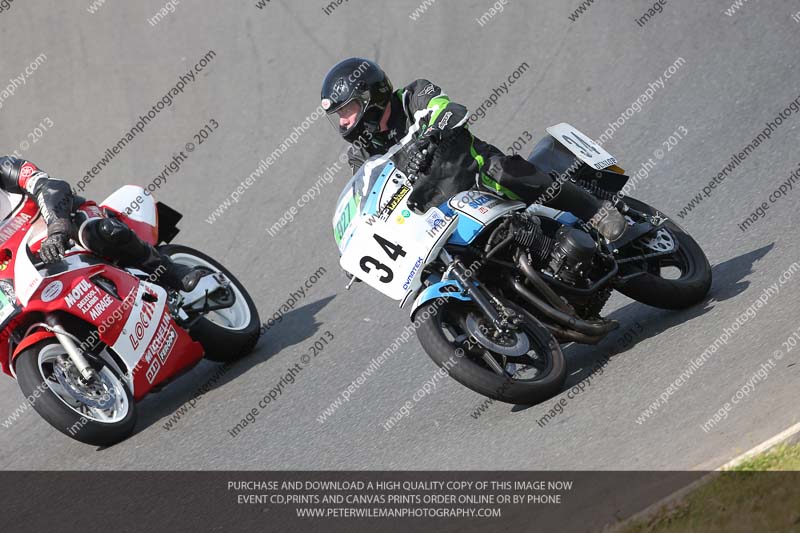 Vintage motorcycle club;eventdigitalimages;mallory park;mallory park trackday photographs;no limits trackdays;peter wileman photography;trackday digital images;trackday photos;vmcc festival 1000 bikes photographs