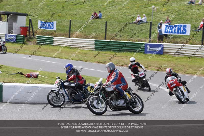 Vintage motorcycle club;eventdigitalimages;mallory park;mallory park trackday photographs;no limits trackdays;peter wileman photography;trackday digital images;trackday photos;vmcc festival 1000 bikes photographs