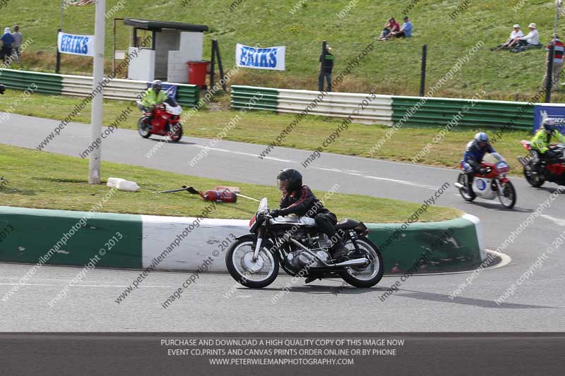 Vintage motorcycle club;eventdigitalimages;mallory park;mallory park trackday photographs;no limits trackdays;peter wileman photography;trackday digital images;trackday photos;vmcc festival 1000 bikes photographs