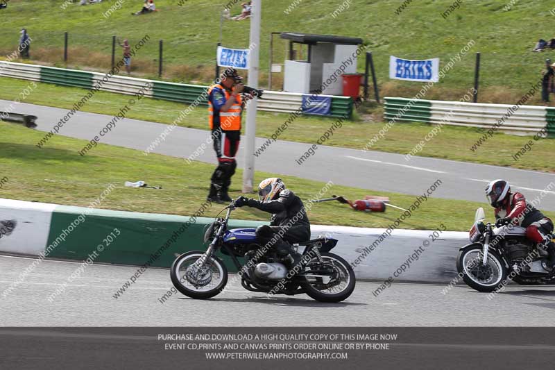 Vintage motorcycle club;eventdigitalimages;mallory park;mallory park trackday photographs;no limits trackdays;peter wileman photography;trackday digital images;trackday photos;vmcc festival 1000 bikes photographs