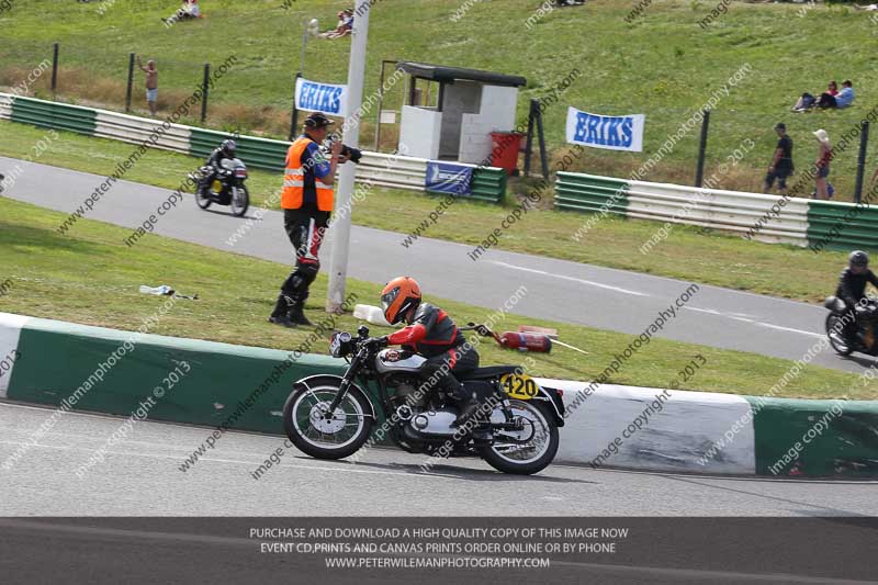 Vintage motorcycle club;eventdigitalimages;mallory park;mallory park trackday photographs;no limits trackdays;peter wileman photography;trackday digital images;trackday photos;vmcc festival 1000 bikes photographs