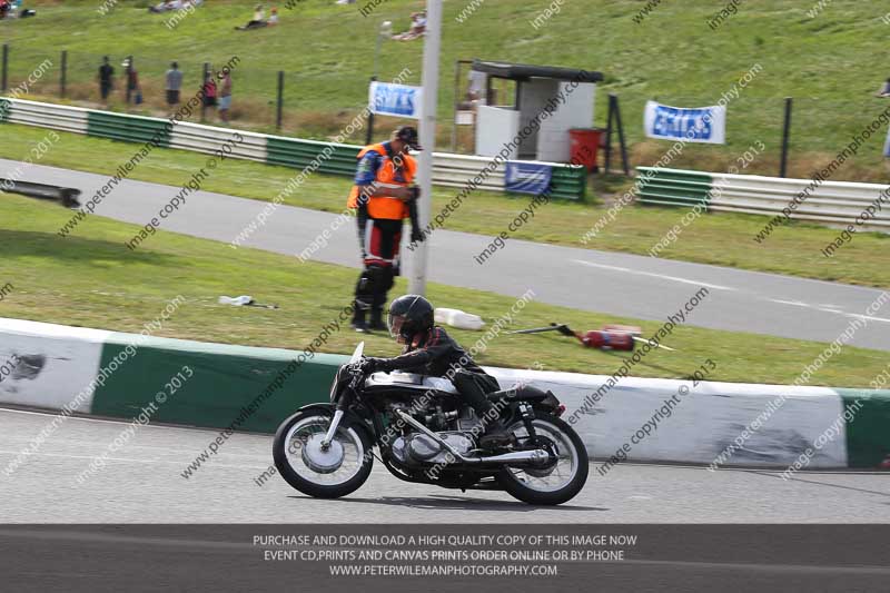 Vintage motorcycle club;eventdigitalimages;mallory park;mallory park trackday photographs;no limits trackdays;peter wileman photography;trackday digital images;trackday photos;vmcc festival 1000 bikes photographs