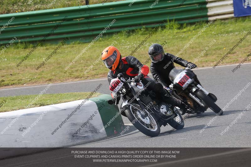 Vintage motorcycle club;eventdigitalimages;mallory park;mallory park trackday photographs;no limits trackdays;peter wileman photography;trackday digital images;trackday photos;vmcc festival 1000 bikes photographs