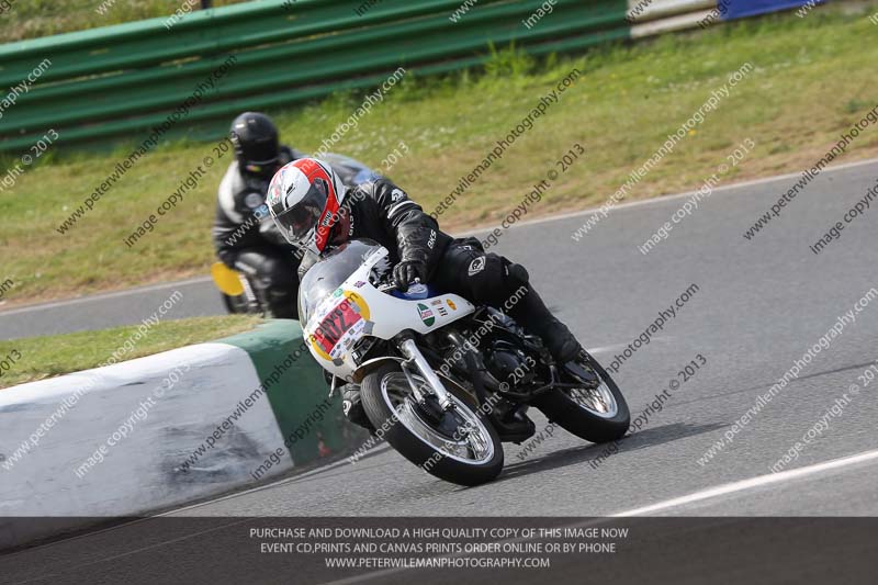 Vintage motorcycle club;eventdigitalimages;mallory park;mallory park trackday photographs;no limits trackdays;peter wileman photography;trackday digital images;trackday photos;vmcc festival 1000 bikes photographs