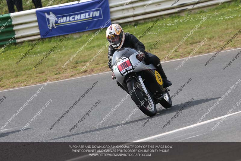 Vintage motorcycle club;eventdigitalimages;mallory park;mallory park trackday photographs;no limits trackdays;peter wileman photography;trackday digital images;trackday photos;vmcc festival 1000 bikes photographs