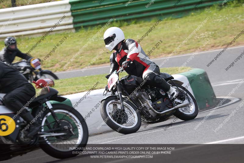 Vintage motorcycle club;eventdigitalimages;mallory park;mallory park trackday photographs;no limits trackdays;peter wileman photography;trackday digital images;trackday photos;vmcc festival 1000 bikes photographs