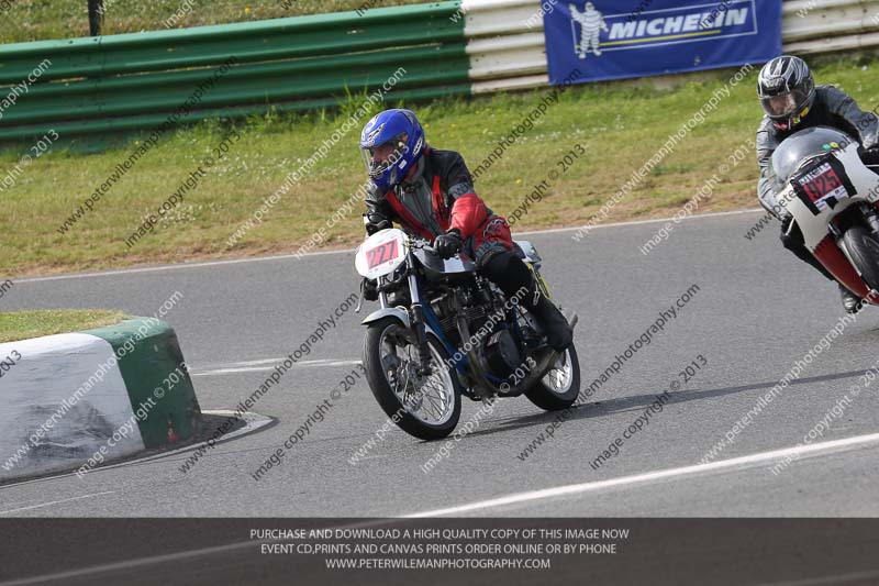 Vintage motorcycle club;eventdigitalimages;mallory park;mallory park trackday photographs;no limits trackdays;peter wileman photography;trackday digital images;trackday photos;vmcc festival 1000 bikes photographs