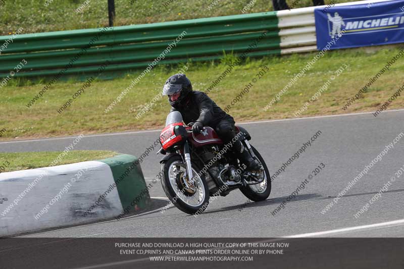 Vintage motorcycle club;eventdigitalimages;mallory park;mallory park trackday photographs;no limits trackdays;peter wileman photography;trackday digital images;trackday photos;vmcc festival 1000 bikes photographs