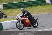 Vintage-motorcycle-club;eventdigitalimages;mallory-park;mallory-park-trackday-photographs;no-limits-trackdays;peter-wileman-photography;trackday-digital-images;trackday-photos;vmcc-festival-1000-bikes-photographs