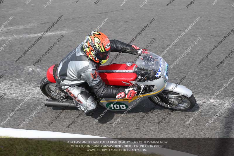 Vintage motorcycle club;eventdigitalimages;mallory park;mallory park trackday photographs;no limits trackdays;peter wileman photography;trackday digital images;trackday photos;vmcc festival 1000 bikes photographs