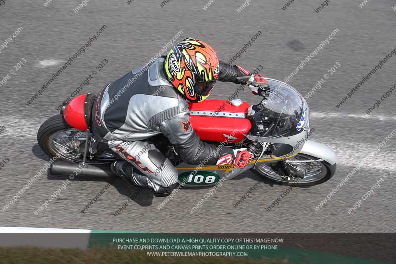 Vintage motorcycle club;eventdigitalimages;mallory park;mallory park trackday photographs;no limits trackdays;peter wileman photography;trackday digital images;trackday photos;vmcc festival 1000 bikes photographs