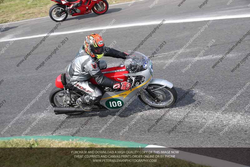 Vintage motorcycle club;eventdigitalimages;mallory park;mallory park trackday photographs;no limits trackdays;peter wileman photography;trackday digital images;trackday photos;vmcc festival 1000 bikes photographs