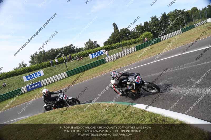 Vintage motorcycle club;eventdigitalimages;mallory park;mallory park trackday photographs;no limits trackdays;peter wileman photography;trackday digital images;trackday photos;vmcc festival 1000 bikes photographs