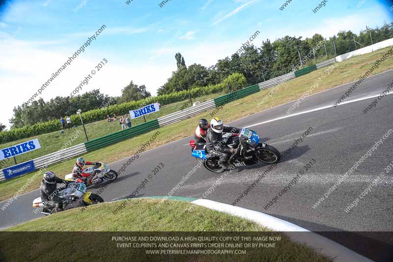 Vintage motorcycle club;eventdigitalimages;mallory park;mallory park trackday photographs;no limits trackdays;peter wileman photography;trackday digital images;trackday photos;vmcc festival 1000 bikes photographs