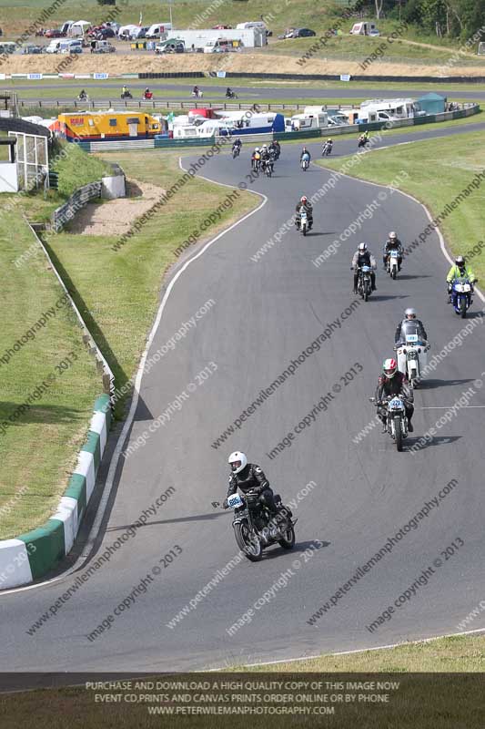 Vintage motorcycle club;eventdigitalimages;mallory park;mallory park trackday photographs;no limits trackdays;peter wileman photography;trackday digital images;trackday photos;vmcc festival 1000 bikes photographs