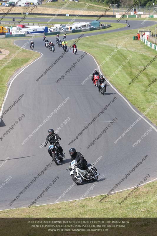 Vintage motorcycle club;eventdigitalimages;mallory park;mallory park trackday photographs;no limits trackdays;peter wileman photography;trackday digital images;trackday photos;vmcc festival 1000 bikes photographs