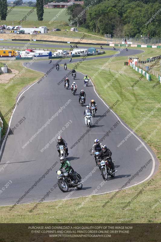 Vintage motorcycle club;eventdigitalimages;mallory park;mallory park trackday photographs;no limits trackdays;peter wileman photography;trackday digital images;trackday photos;vmcc festival 1000 bikes photographs