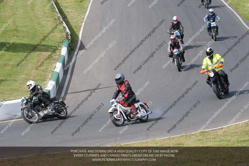 Vintage motorcycle club;eventdigitalimages;mallory park;mallory park trackday photographs;no limits trackdays;peter wileman photography;trackday digital images;trackday photos;vmcc festival 1000 bikes photographs