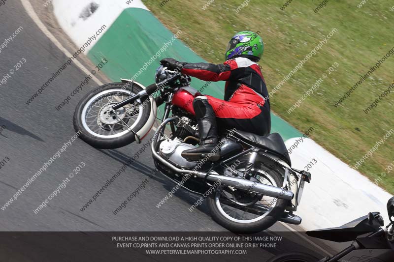 Vintage motorcycle club;eventdigitalimages;mallory park;mallory park trackday photographs;no limits trackdays;peter wileman photography;trackday digital images;trackday photos;vmcc festival 1000 bikes photographs