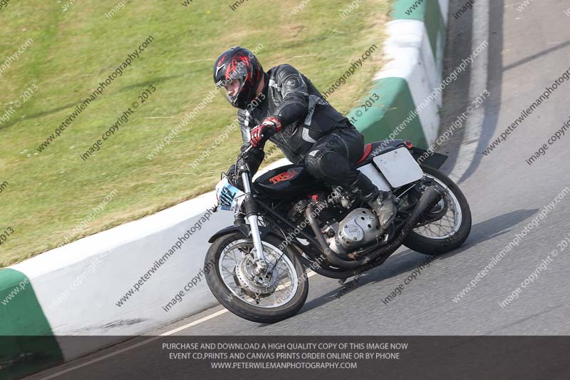 Vintage motorcycle club;eventdigitalimages;mallory park;mallory park trackday photographs;no limits trackdays;peter wileman photography;trackday digital images;trackday photos;vmcc festival 1000 bikes photographs