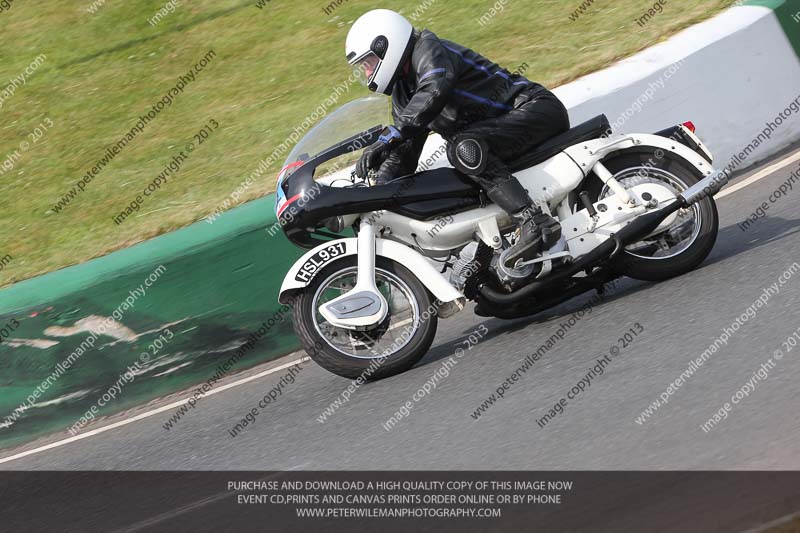 Vintage motorcycle club;eventdigitalimages;mallory park;mallory park trackday photographs;no limits trackdays;peter wileman photography;trackday digital images;trackday photos;vmcc festival 1000 bikes photographs