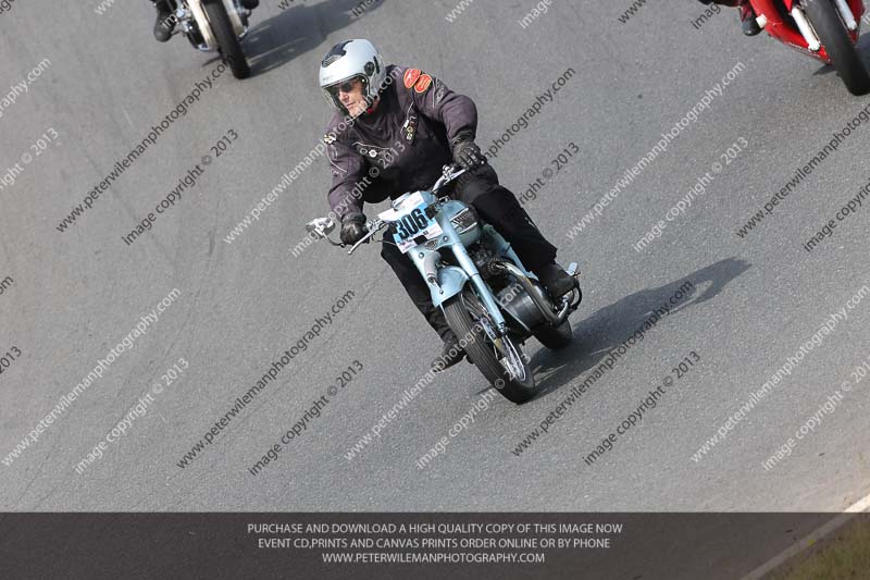 Vintage motorcycle club;eventdigitalimages;mallory park;mallory park trackday photographs;no limits trackdays;peter wileman photography;trackday digital images;trackday photos;vmcc festival 1000 bikes photographs