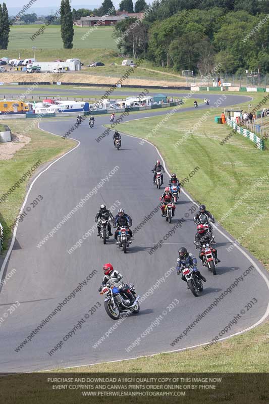 Vintage motorcycle club;eventdigitalimages;mallory park;mallory park trackday photographs;no limits trackdays;peter wileman photography;trackday digital images;trackday photos;vmcc festival 1000 bikes photographs