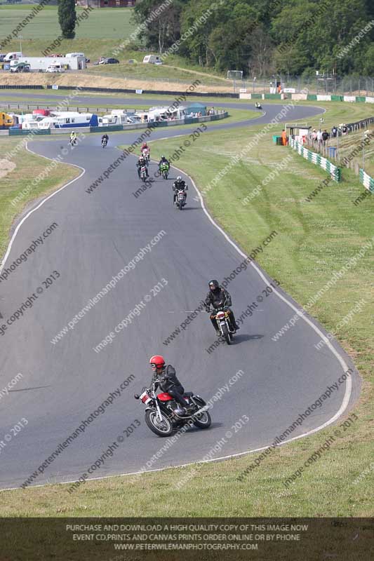 Vintage motorcycle club;eventdigitalimages;mallory park;mallory park trackday photographs;no limits trackdays;peter wileman photography;trackday digital images;trackday photos;vmcc festival 1000 bikes photographs