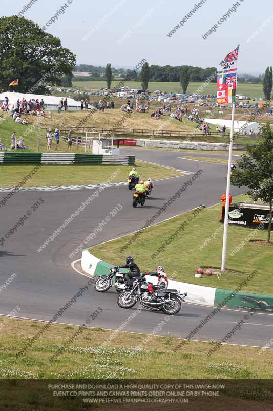 Vintage motorcycle club;eventdigitalimages;mallory park;mallory park trackday photographs;no limits trackdays;peter wileman photography;trackday digital images;trackday photos;vmcc festival 1000 bikes photographs